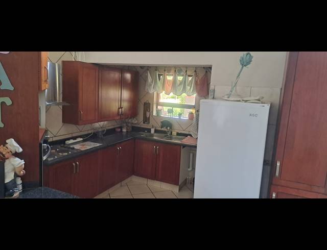 2 BEDROOM TOWNHOUSE FOR SALE IN WATERVAL EAST